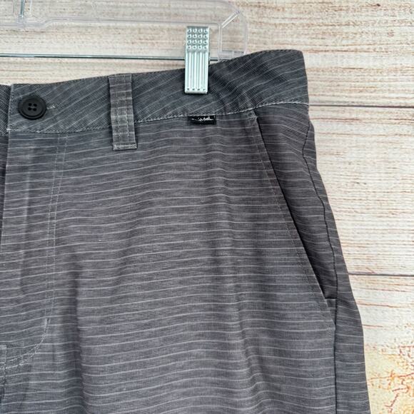 Travis Mathew Hybrid‎ Golf Shorts Men's Size 34 Gray/Black Striped - Picture 3 of 11